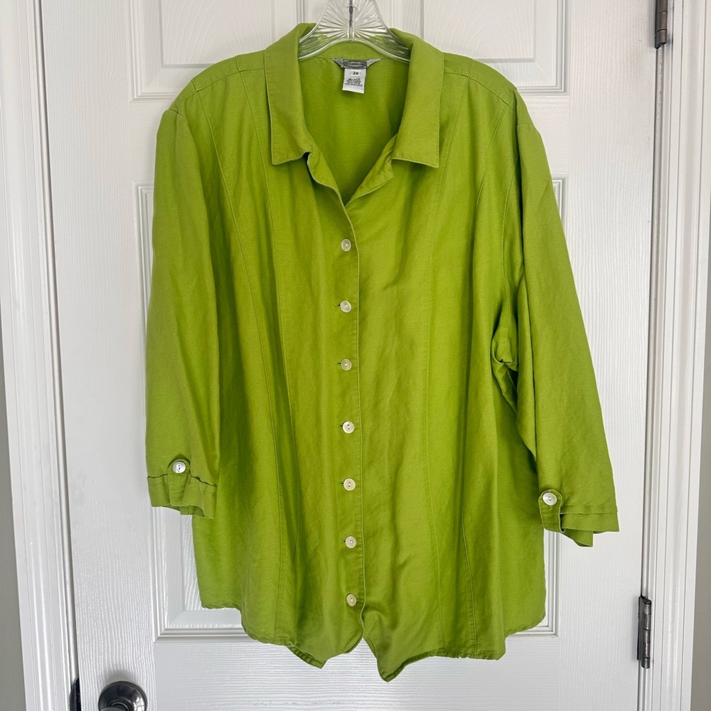 Women's Green Button-Up Blouse